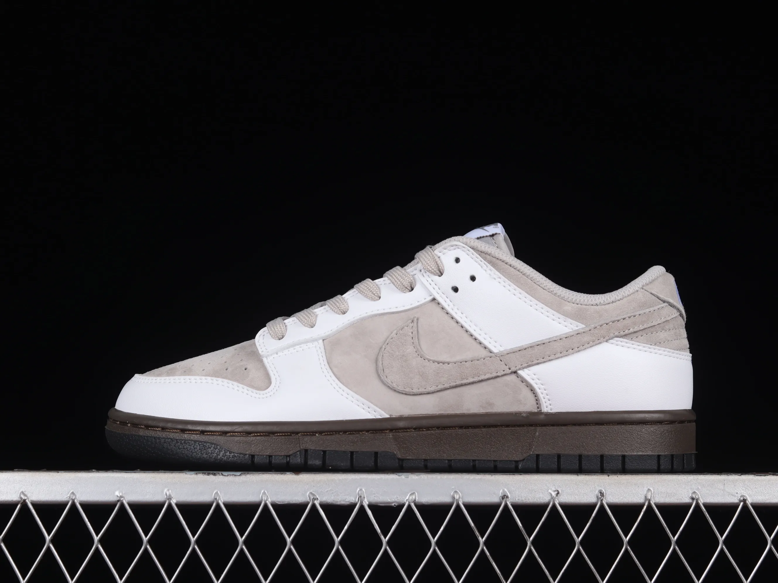 All Categories Nk SB Dunk Series Nk SB Dunk Low Low-top Sneakers N Version Nk SB Dunk Low "Ironstone" Cold Gray SB Smashed Backboard Fashion Casual Sneakers FD9746-001